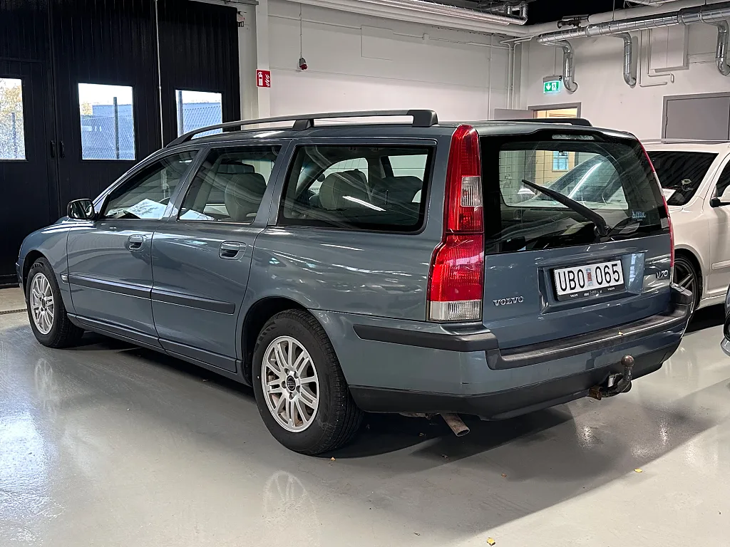 VOLVO V70 2.4 BUSINESS 140 ch 4X2 BVM - ATTELAGE - 250400 km