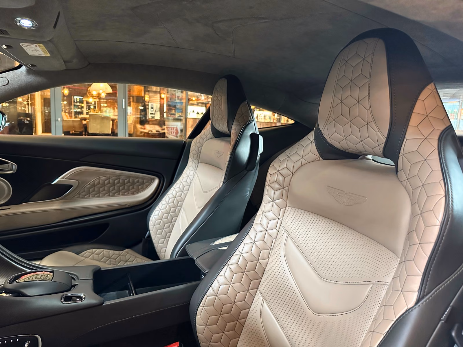 ASTON MARTIN DBS 5.2 V12 BITURBO SUPERLEGGERA - 725 ch - 1ère main