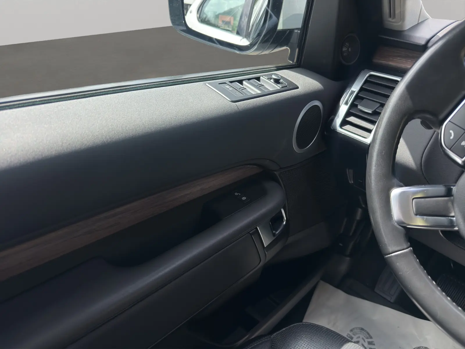 Land Rover Discovery 5 Si6 3.0 V6 SE | 340 ch | BVA | Suspension pneumatique | Cuir | Régulateur adaptatif | Sièges chauffants | Attelage