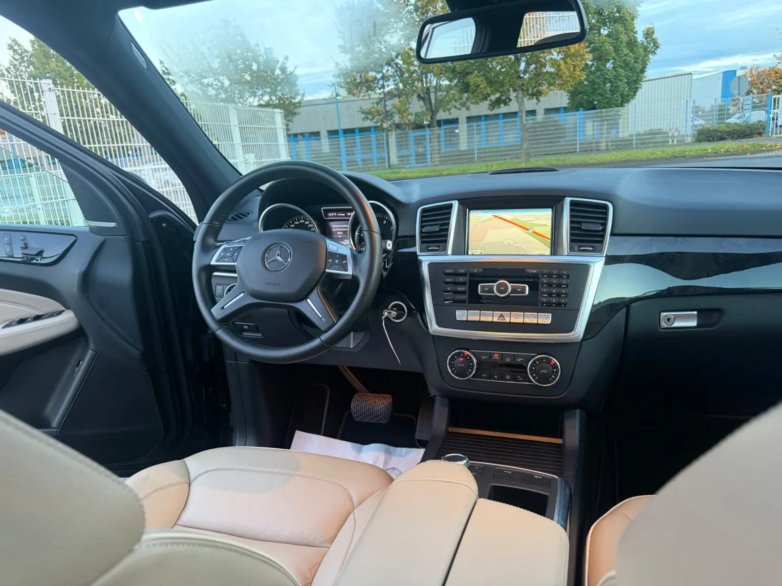 Mercedes-Benz Classe M 350 4MATIC Pack AMG | 306 ch | BVA | Toit panoramique | Cuir beige | Harman Kardon | GPS | Attelage
