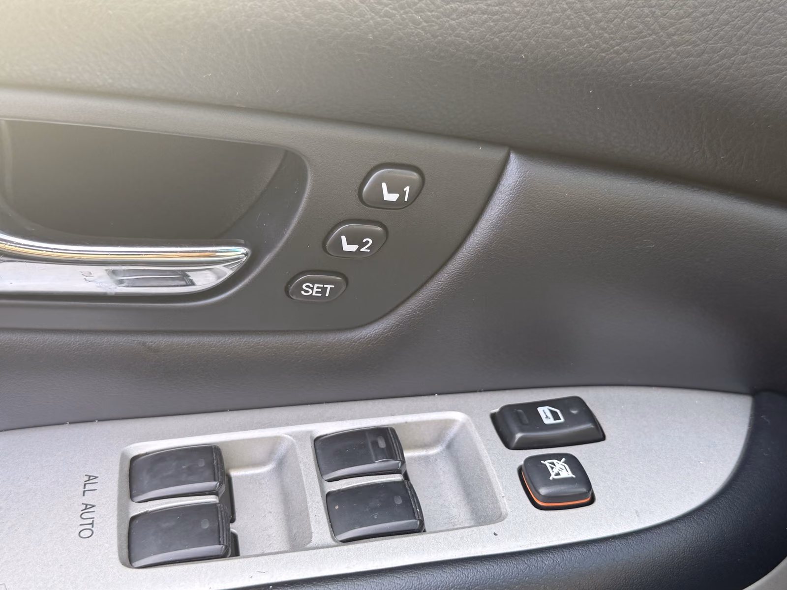 LEXUS AUTRES RX 400H LUXURY,AUT,NAVI,XENON CUIR SD. | 211 ch | 4X4 | BVA | HAYON ÉLECTRIQUE | TOIT OUVRANT | VOLANT EN CUIR