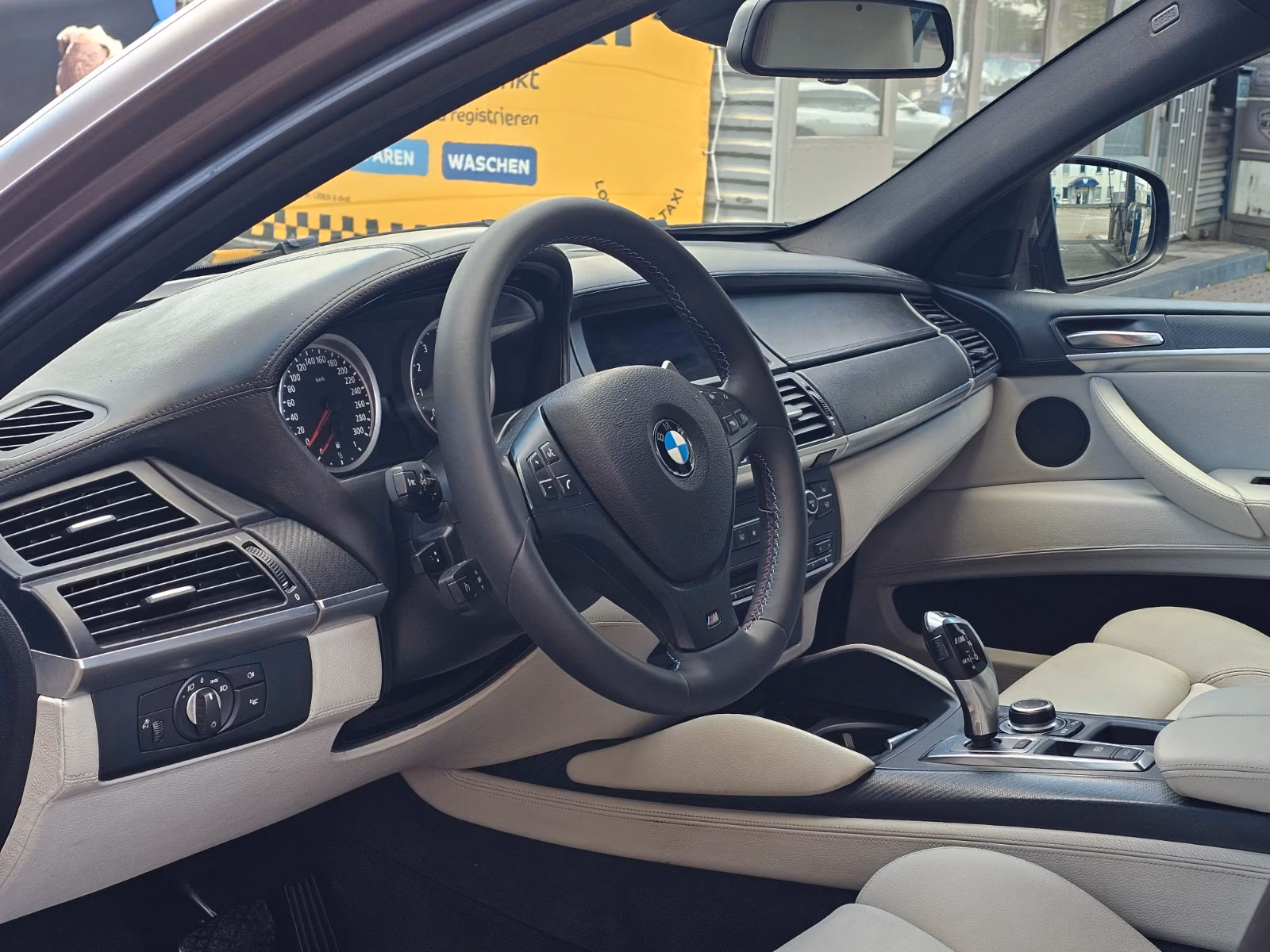 BMW X6 M 4.4 V8 | 555 ch | BVA | Kit Hamann | Toit ouvrant | Affichage tête haute | GPS | Sièges chauffants