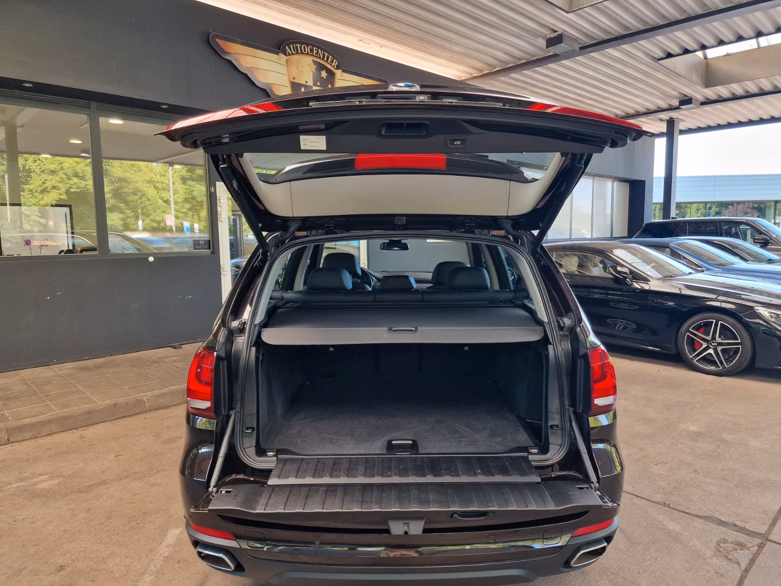 BMW X5 xDRIVE 40d 3.0 BI-TURBO 313ch BVA - CUIR DAKOTA - SIÈGES CHAUFFANTS ET VENTILÉS - ATTELAGE - CAMÉRA DE RECUL - SUSPENSION ADAPTATIVE
