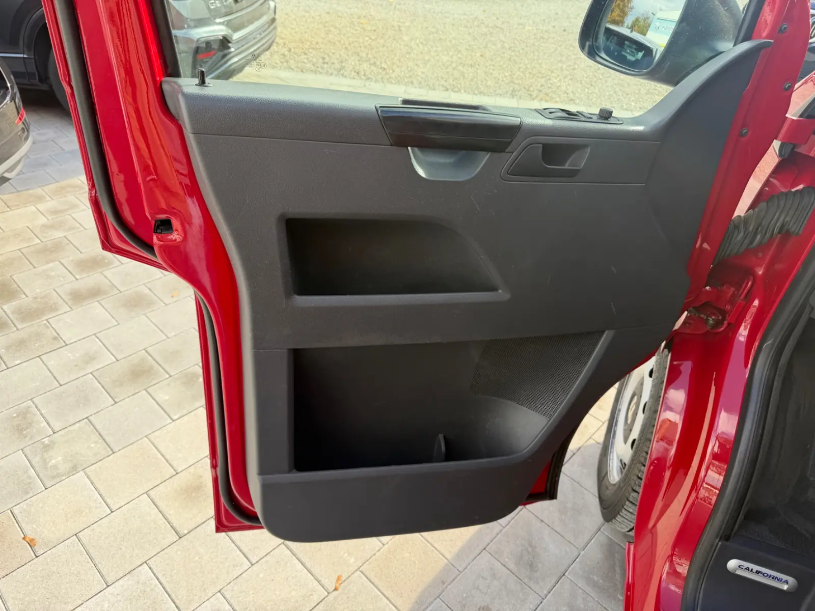 VOLKSWAGEN T5 CALIFORNIA 2.0 TDI 140ch - TOIT RELEVABLE - CHAUFFAGE AUXILIAIRE - ATTELAGE - RÉGULATEUR DE VITESSE