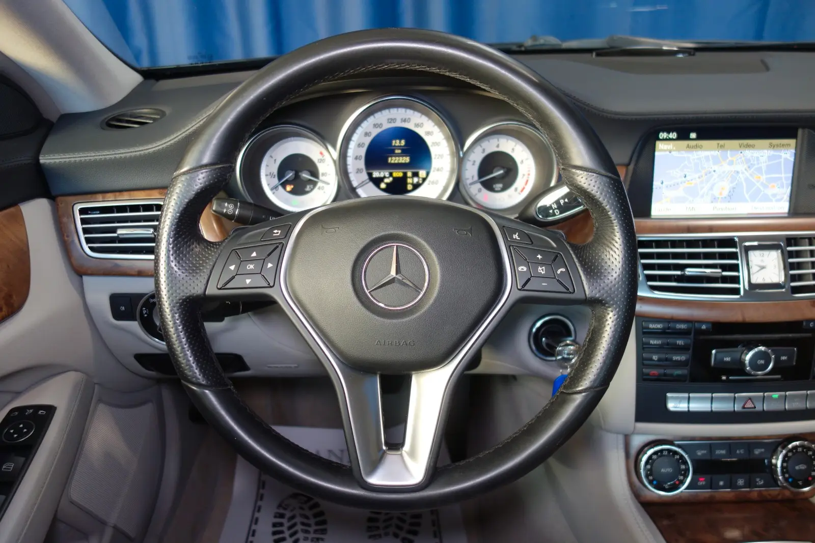 Mercedes-Benz Classe CLS 350 BlueEFFICIENCY | 306 ch | BVA | Cuir beige | Suspension pneumatique | Toit ouvrant | GPS | Sièges chauffants