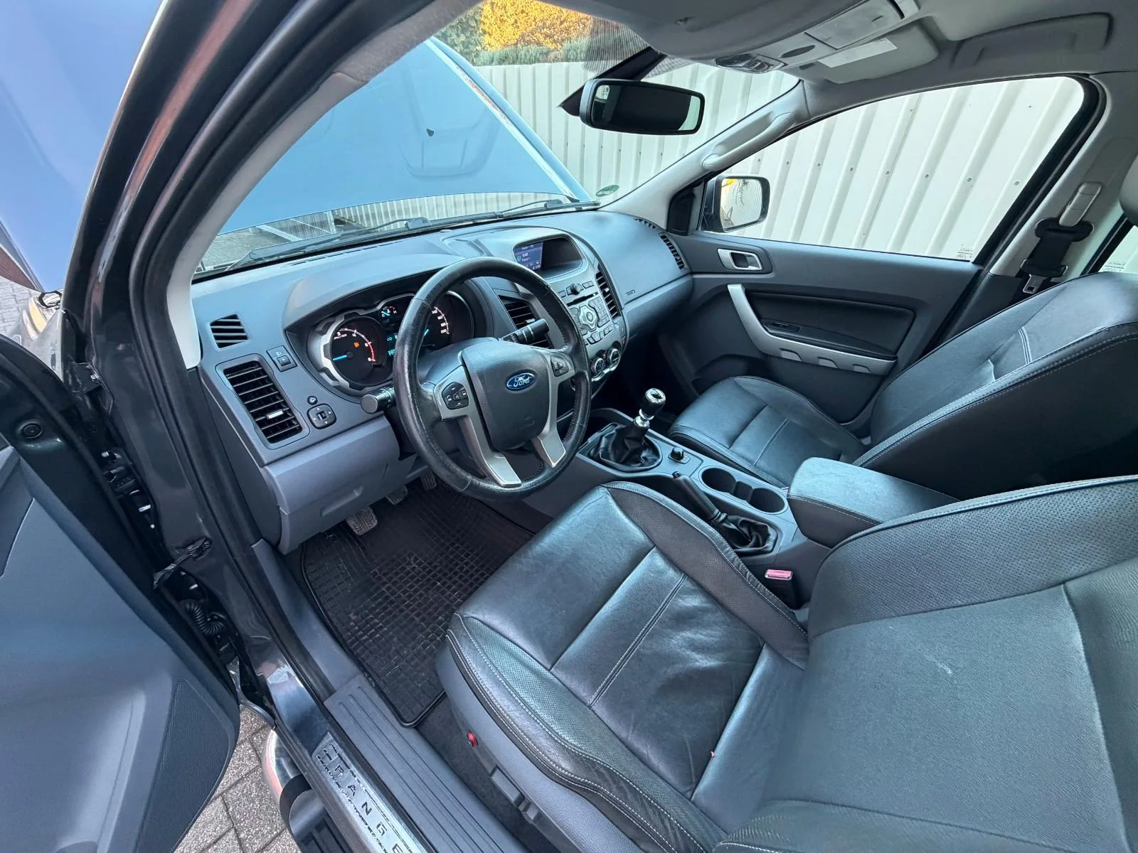 FORD RANGER LIMITED DOPPELKABINE 4X4*3,2 L TÜV 6-28* | BVM
