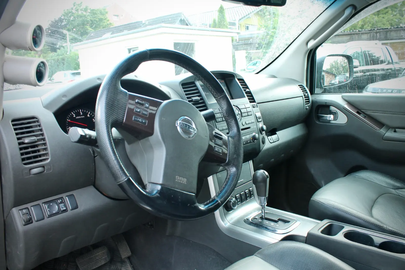 Nissan Navara 3.0 V6 dCi Double Cab | 231 ch | BVA | Hard top | Cuir | Toit ouvrant | GPS | Attelage
