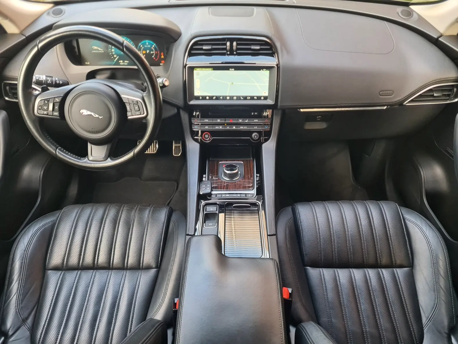 JAGUAR F-PACE PORTFOLIO AWD
