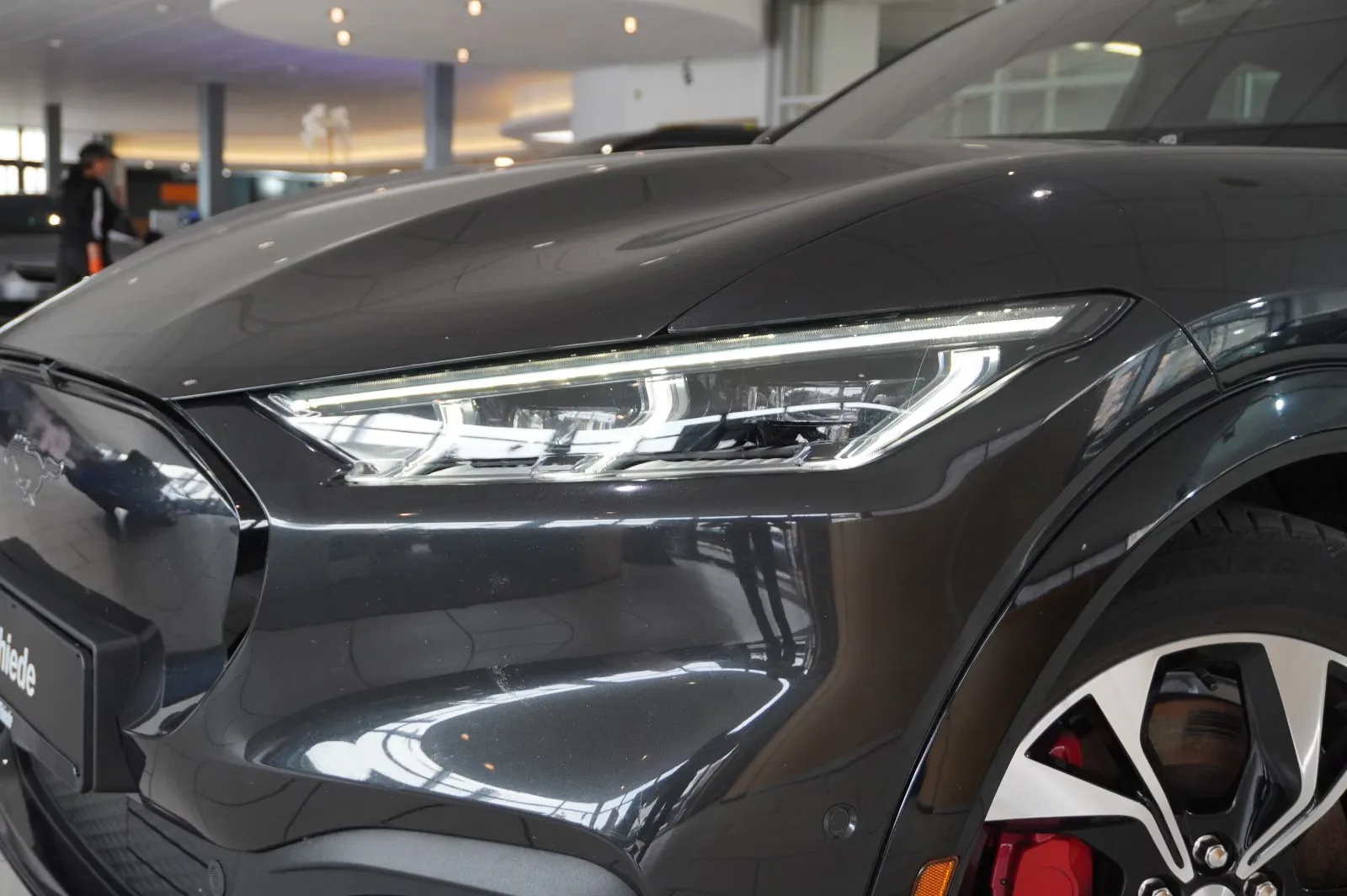 FORD MUSTANG MACH-E AWD 99KWH GPS / LED / 360° / PANORAMIQUE /  351 ch | BVA | 99KWH