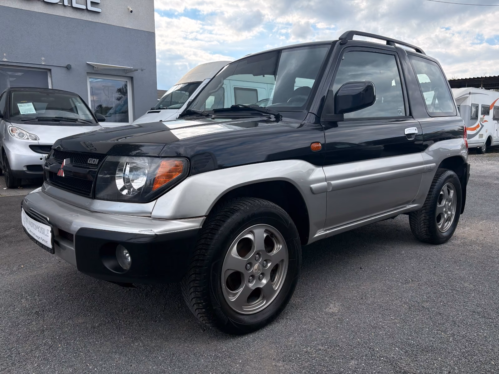 Mitsubishi Pajero Pinin 1.8 GDI 120 ch 4x4 Confort • 3 portes • Clim • Barres de toit