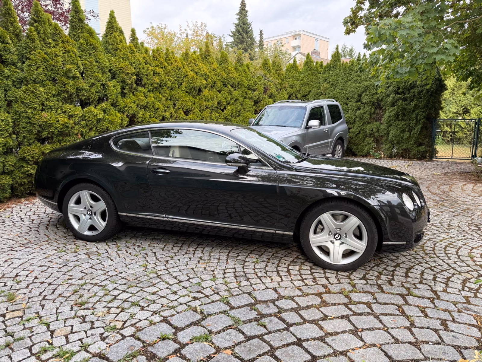 Bentley Continental GT W12 6.0 560 ch • Boîte auto • 4x4 • Cuir beige • GPS