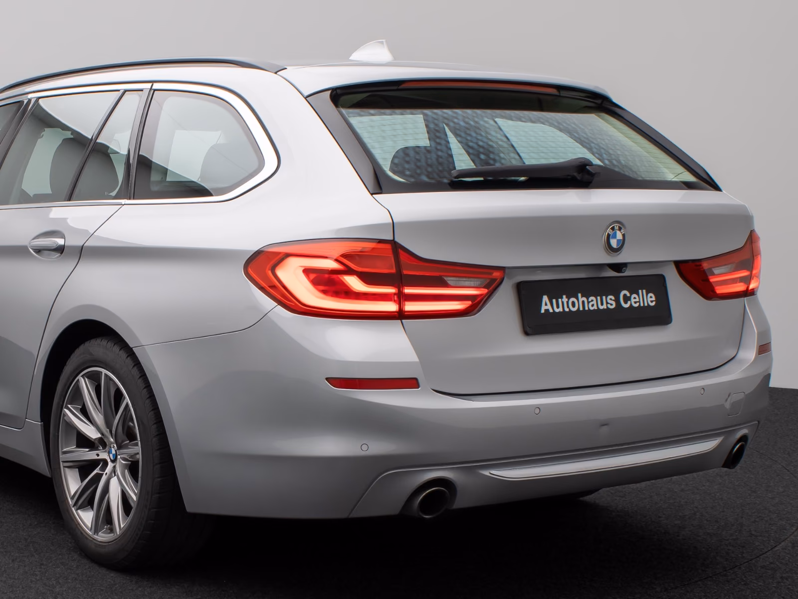 BMW 530i TOURING 252CH - LUXURY LINE -  CAMÉRA - HUD - 142.000 KMS