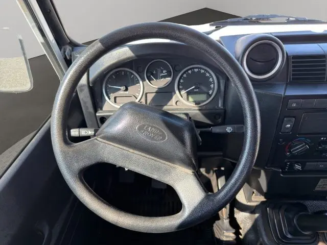 Land Rover Defender 110 2.2 TD4 Pick-up | 122 ch | BVM | Direction assistée | Verrouillage centralisé