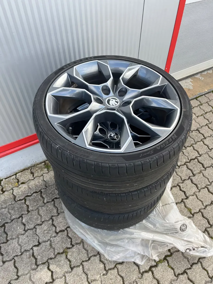 SKODA OCTAVIA COMBI RS 2.0 TDI 184ch DSG - TOIT PANORAMIQUE - ATTELAGE AMOVIBLE - GPS COLUMBUS - JANTES 19" - SIÈGES CHAUFFANTS