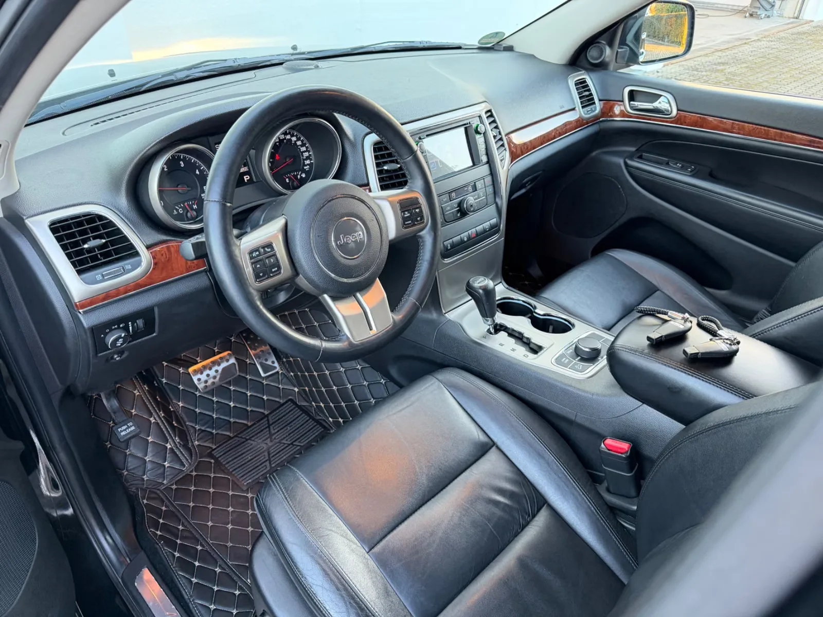 JEEP GRAND CHEROKEE 3.0 CRD LIMITED | 241 ch | 4X4 | BVA | HAYON ÉLECTRIQUE | RÉGLAGE ÉLECTRIQUE DES SIÈGES AVEC FONCTION MÉMOIRE | VOLANT EN CUIR