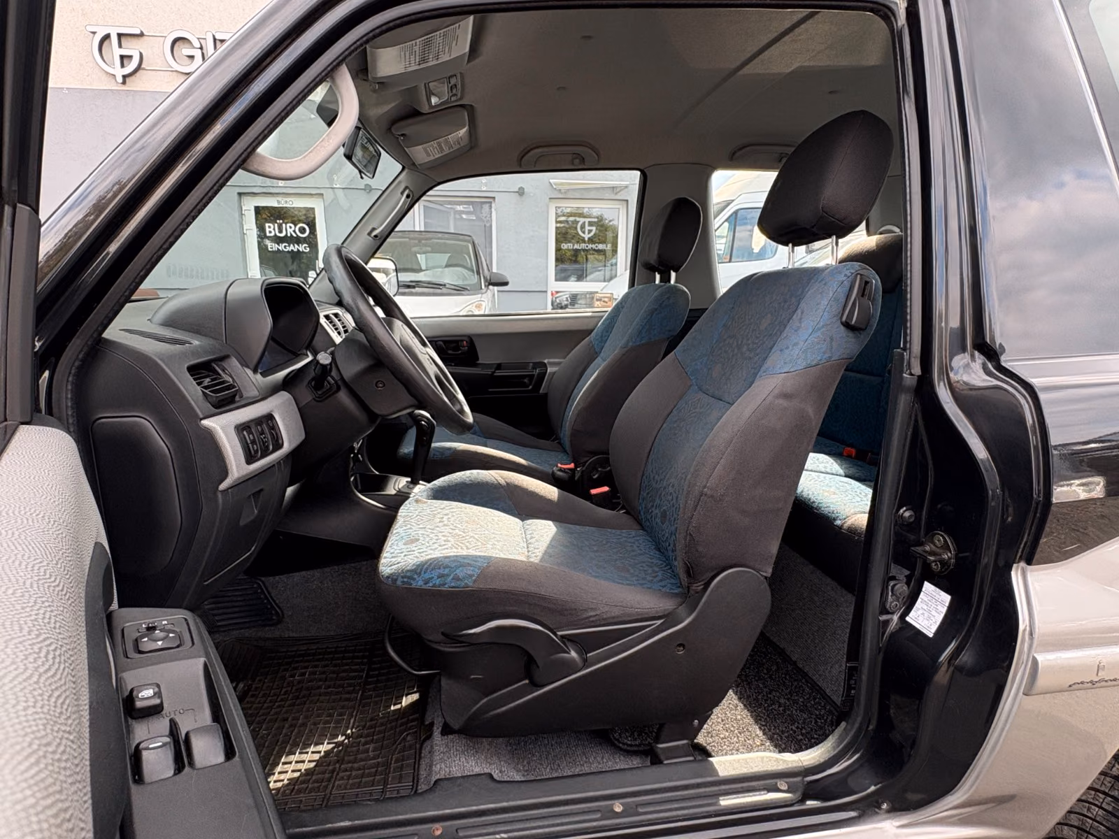 Mitsubishi Pajero Pinin 1.8 GDI 120 ch 4x4 Confort • 3 portes • Clim • Barres de toit