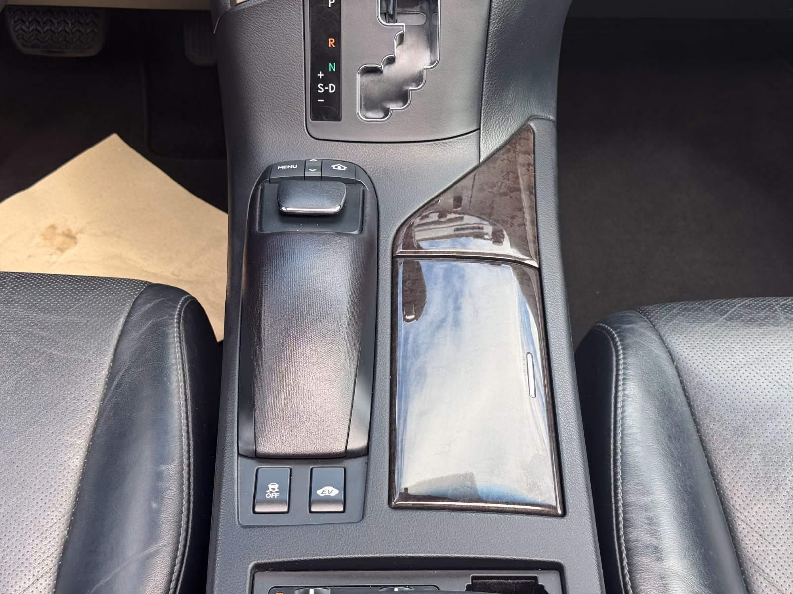 LEXUS RX 450h V6 3.5 HYBRIDE 299ch 4x4 BVA - CUIR - TOIT PANORAMIQUE - AFFICHAGE TÊTE HAUTE - CAMÉRA 360° - SIÈGES CHAUFFANTS