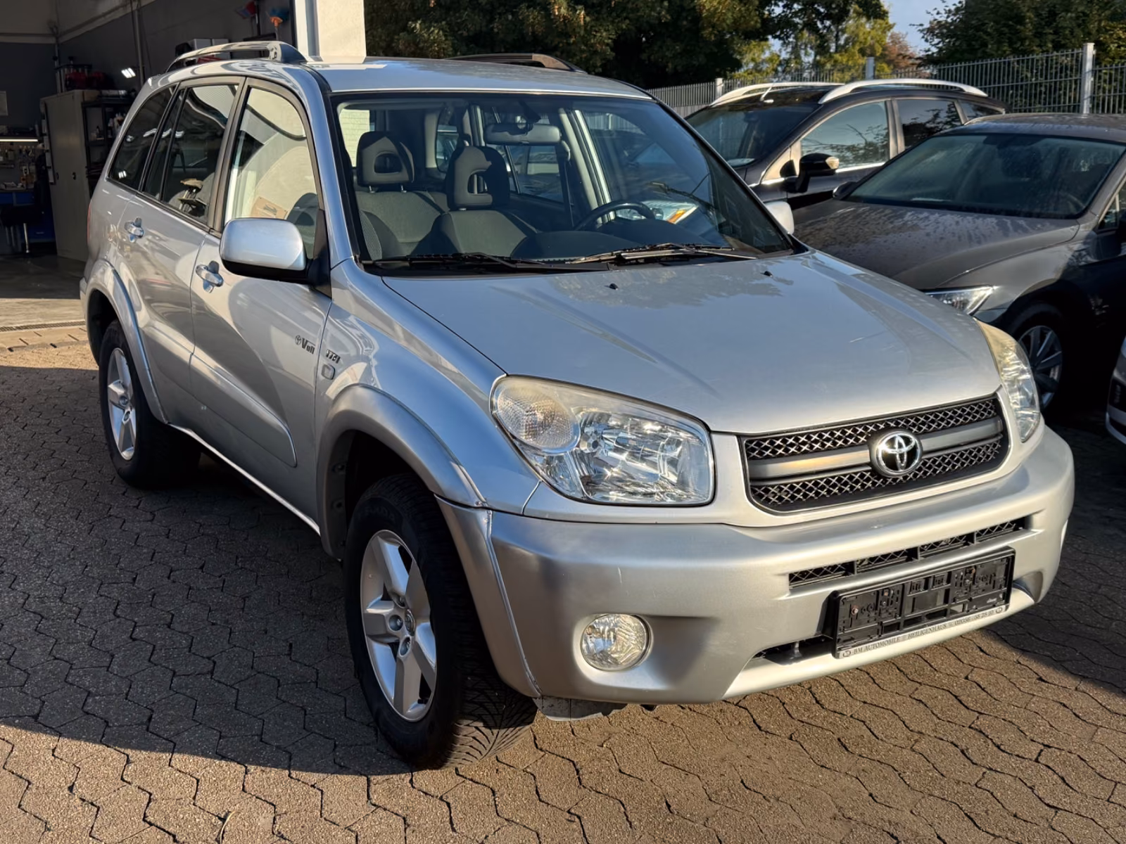 Toyota RAV4 2.0 VVT-i 150 ch 4x4 Sol • 5 portes • Clim auto • Attelage • Jantes 16"