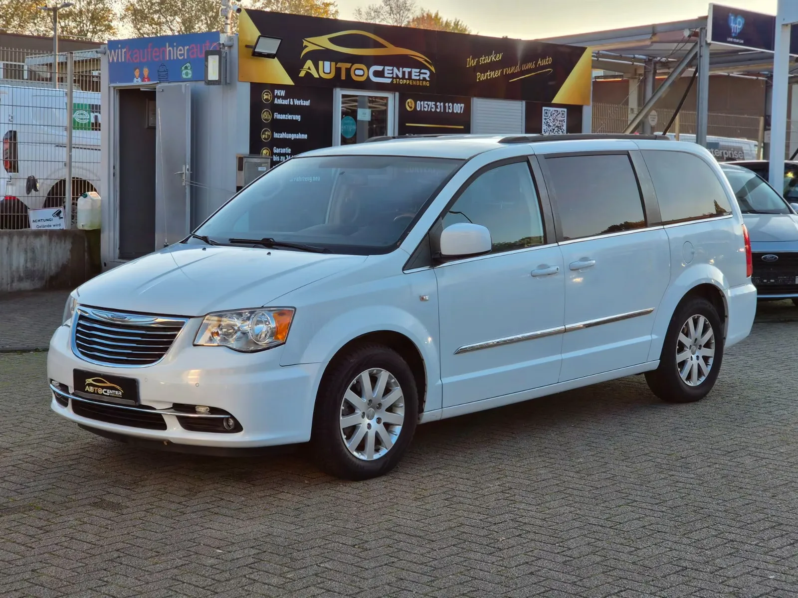 CHRYSLER GRAND VOYAGER TOWN & COUNTRY 3.6 V6 287 CH – BVA – 7 PLACES – CUIR – PORTES ÉLECTRIQUES – DVD – 52 771 KM