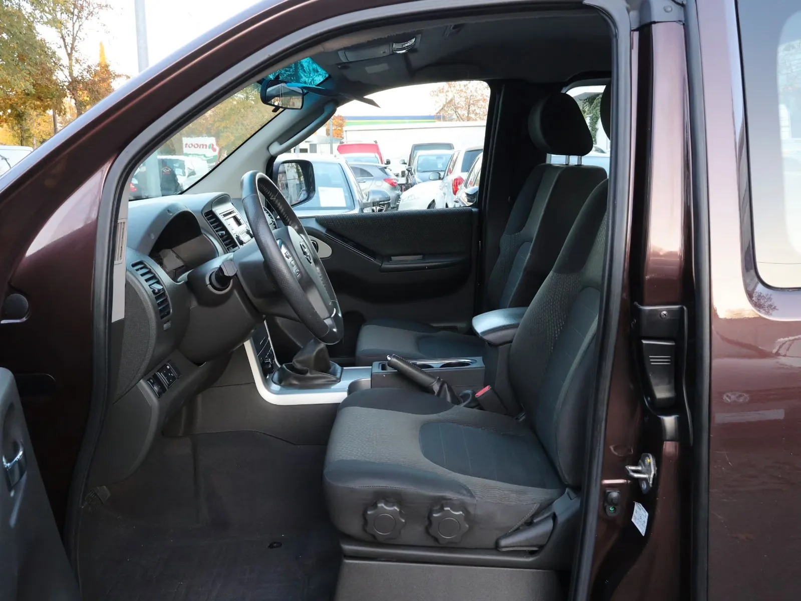 NISSAN NAVARA KING CAB SE 4X4 2.5 DCI 1ERE MAIN CLIM TUV  | 190 ch | BVM | VOLANT EN CUIR