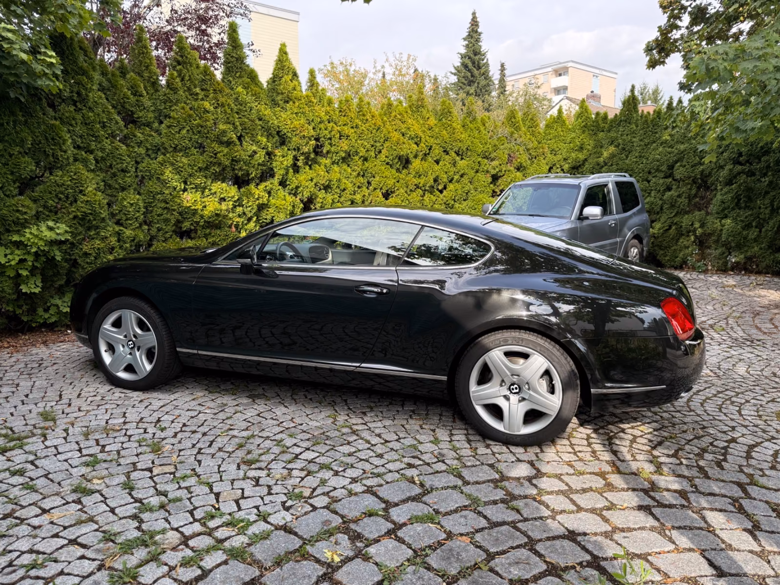 Bentley Continental GT W12 6.0 560 ch • Boîte auto • 4x4 • Cuir beige • GPS