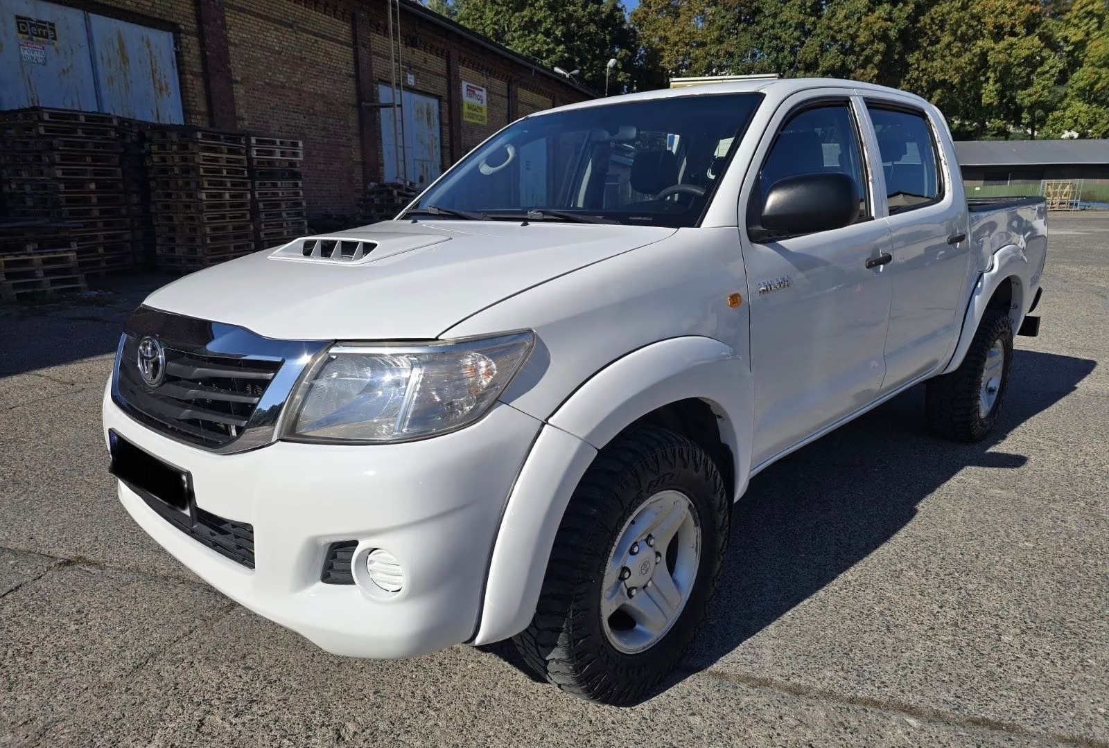 Toyota Hilux 2.5 D-4D 144 ch 4x4 Double Cabine • Clim auto • Attelage • Bluetooth • Sièges chauffants