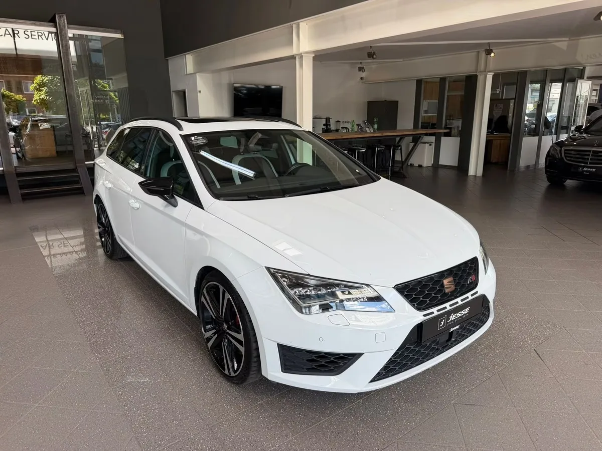 Seat Leon ST Cupra 290 ch • Boîte manuelle 6 • Toit pano • ACC • Caméras AV/AR • Cuir / Alcantara • DCC