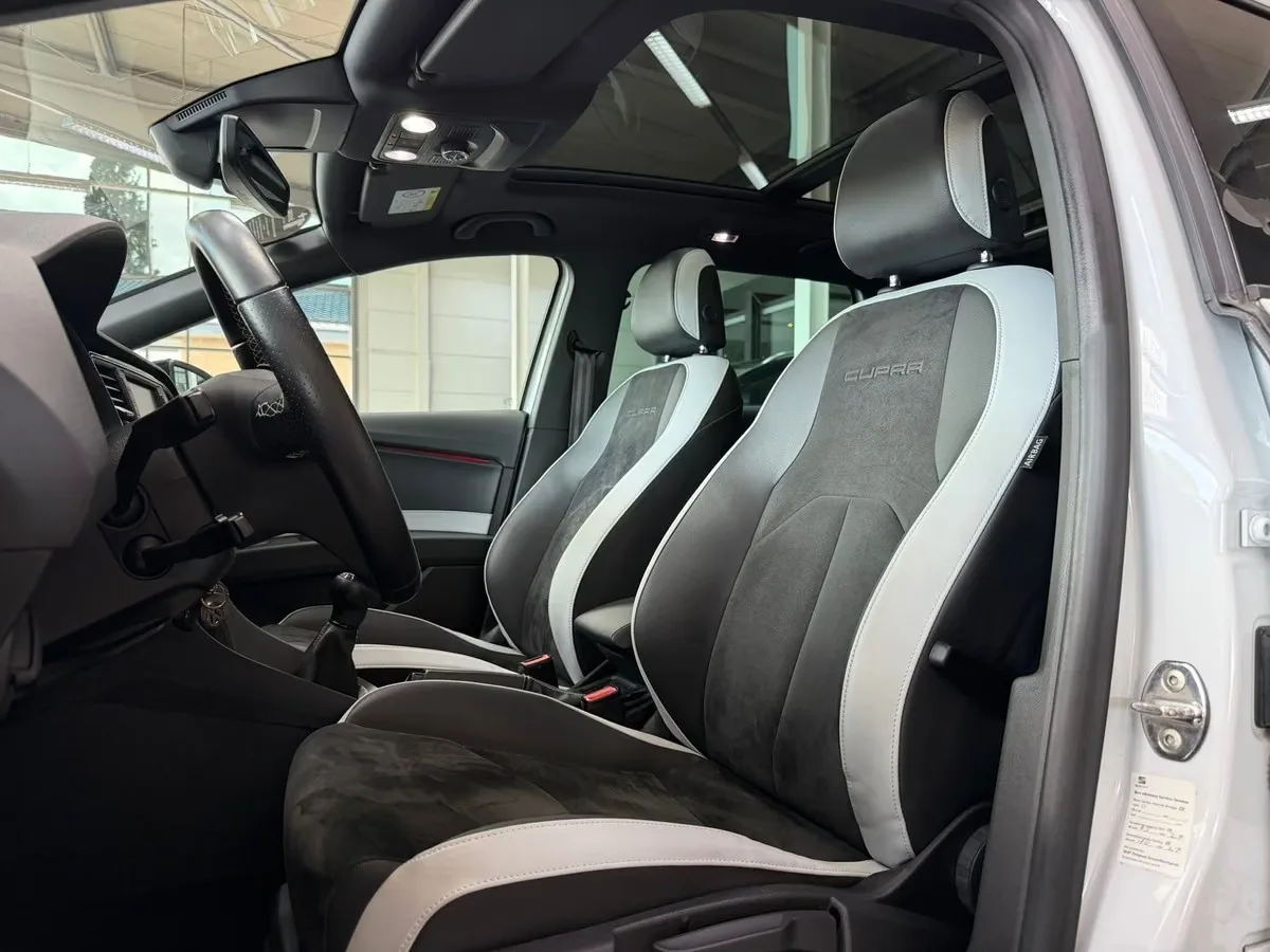 Seat Leon ST Cupra 290 ch • Boîte manuelle 6 • Toit pano • ACC • Caméras AV/AR • Cuir / Alcantara • DCC