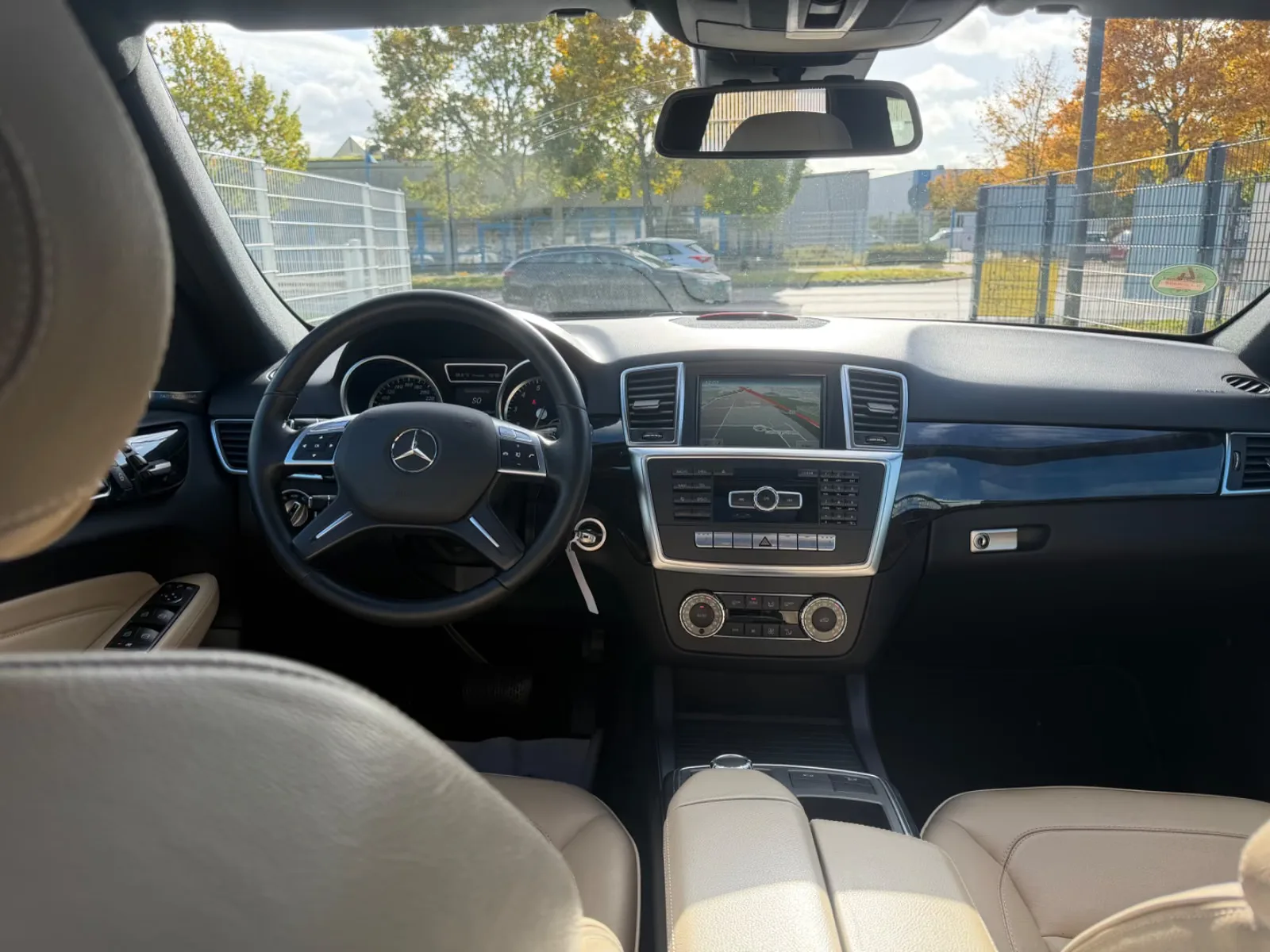 Mercedes-Benz Classe M 350 4MATIC Pack AMG | 306 ch | BVA | Toit panoramique | Cuir beige | Harman Kardon | GPS | Attelage