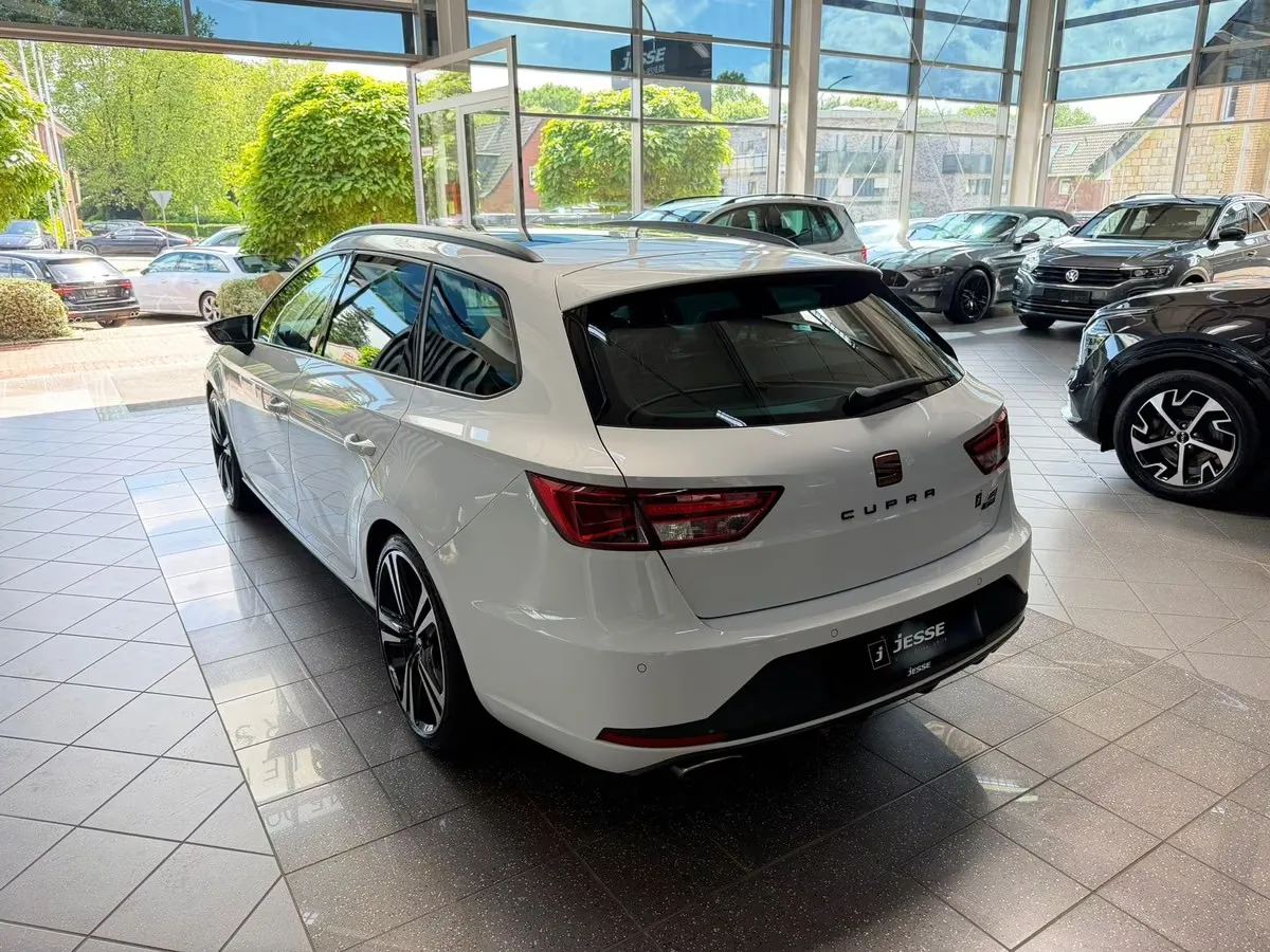 Seat Leon ST Cupra 290 ch • Boîte manuelle 6 • Toit pano • ACC • Caméras AV/AR • Cuir / Alcantara • DCC