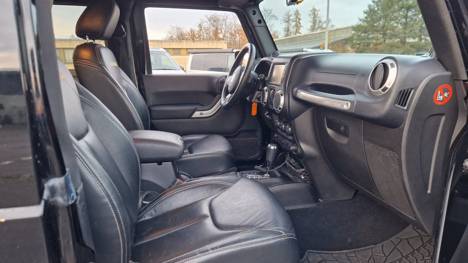 Jeep Wrangler 2.8 CRD Sahara | 200 ch | BVA | Intérieur cuir | GPS | Caméra de recul | Sièges chauffants | Galerie de toit