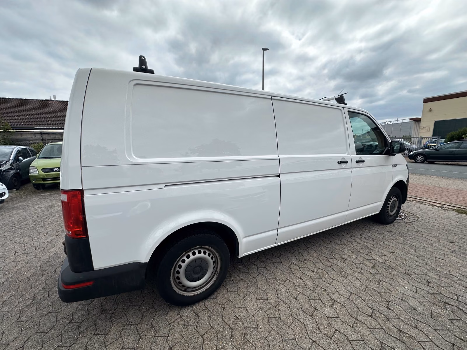 VOLKSWAGEN T6 TRANSPORTER 2.0 TDI 114CH - VERSION LONGUE - REVISION COMPLETE - TVA RECUPERABLE - 147.760 KMS