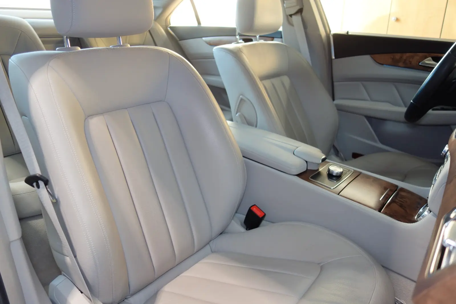 Mercedes-Benz Classe CLS 350 BlueEFFICIENCY | 306 ch | BVA | Cuir beige | Suspension pneumatique | Toit ouvrant | GPS | Sièges chauffants