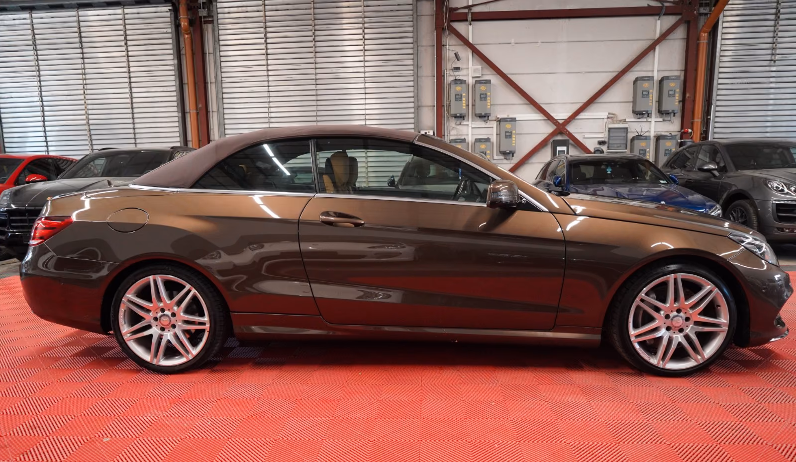 Mercedes E 500 Cabriolet V8 408 ch AMG Line • 37 400 km - 1ère Main • Airscarf • Harman Kardon • Sièges chauffants & ventilés