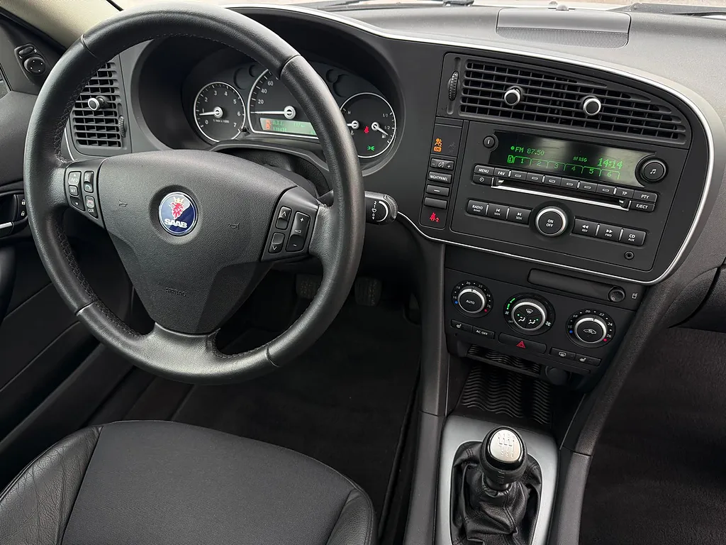 SAAB 9-3 SPORTSEDAN 1.8t BIOPOWER 175ch - 1ÈRE MAIN - SIÈGES CHAUFFANTS - SIÈGE ÉLECTRIQUE - ATTELAGE - CLIMATISATION BIZONE