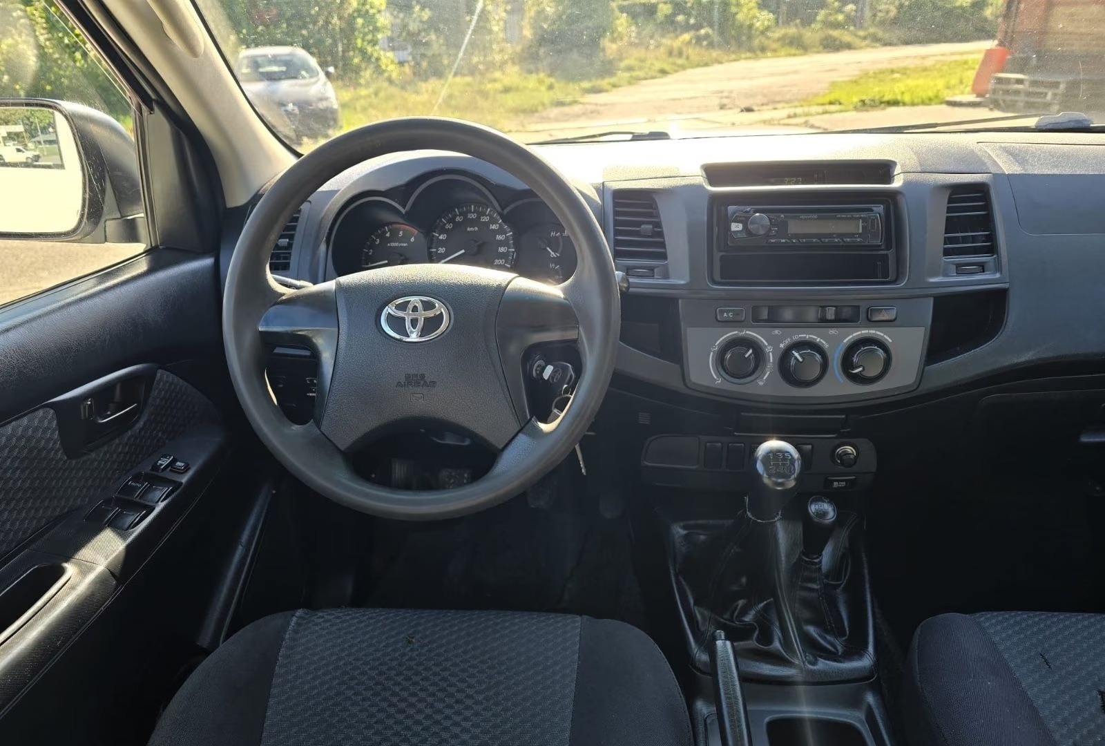 Toyota Hilux 2.5 D-4D 144 ch 4x4 Double Cabine • Clim auto • Attelage • Bluetooth • Sièges chauffants
