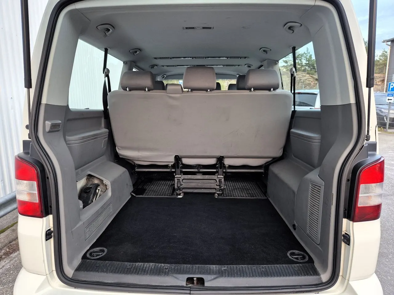 Volkswagen Caravelle 2.5 TDI Comfortline | 131 ch | BVM | 9 places | Chauffage auxiliaire programmable | Climatisation automatique | 2 propriétaires
