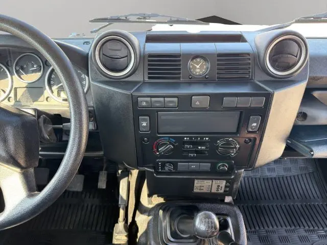 Land Rover Defender 110 2.2 TD4 Pick-up | 122 ch | BVM | Direction assistée | Verrouillage centralisé