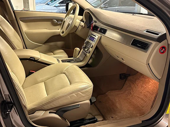 VOLVO XC70 D5 AWD 185 ch SUMMUM BVA - CUIR - ATTELAGE - 155600 km