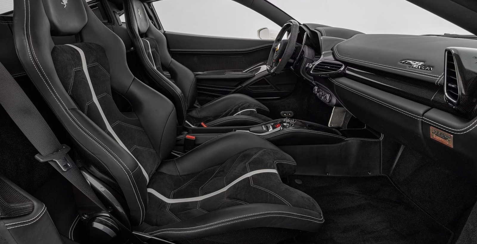 Ferrari 458 Italia V8 570 ch • Boîte F1 DCT • Baquets carbone • Pack Carbone • 48 000 km • Bianco Avus
