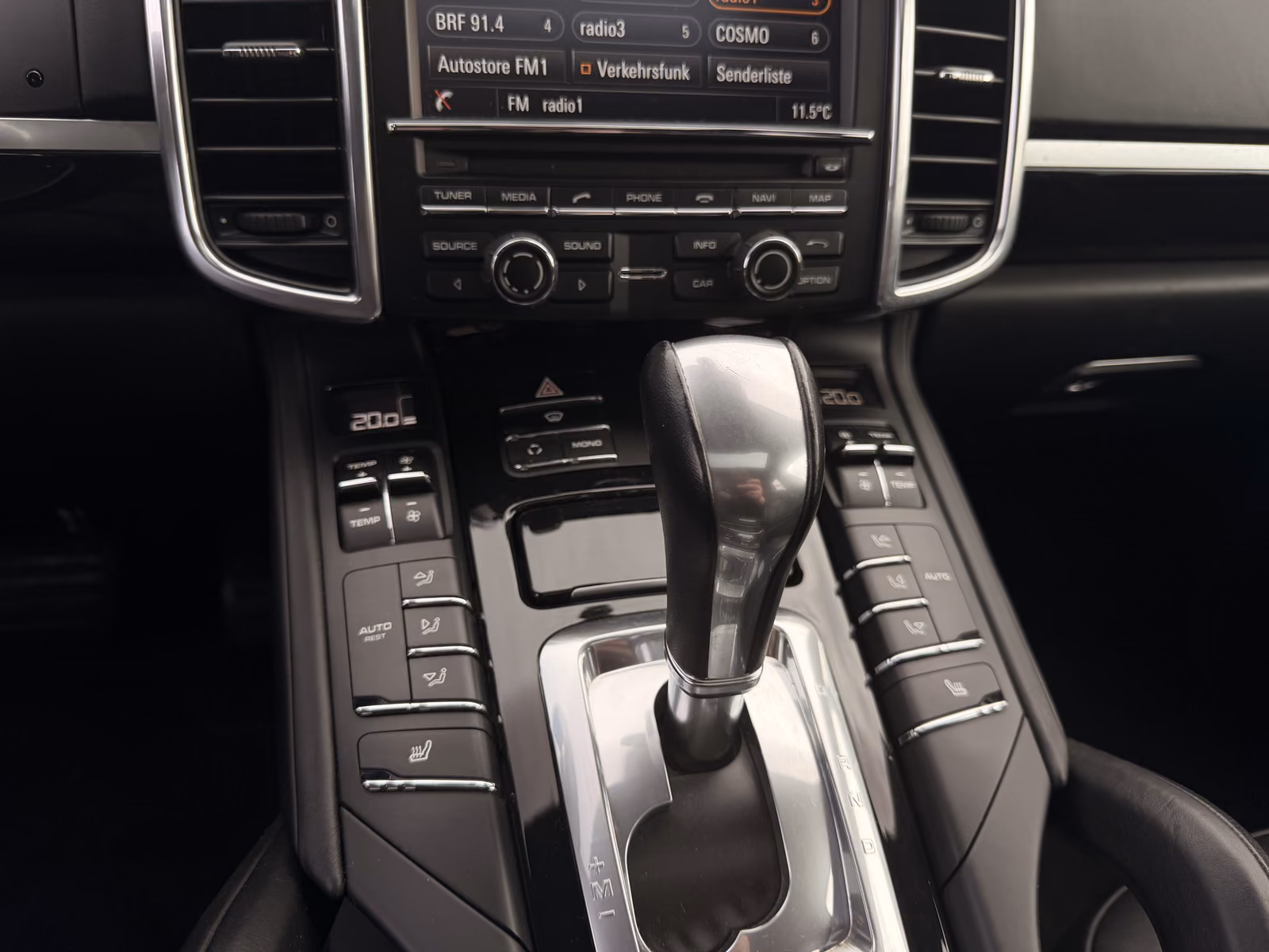 PORSCHE CAYENNE 3.6 V6 299ch TIPTRONIC 4x4 - SUSPENSION PNEUMATIQUE - CHAUFFAGE AUXILIAIRE - TOIT OUVRANT - ATTELAGE - JANTES 20"
