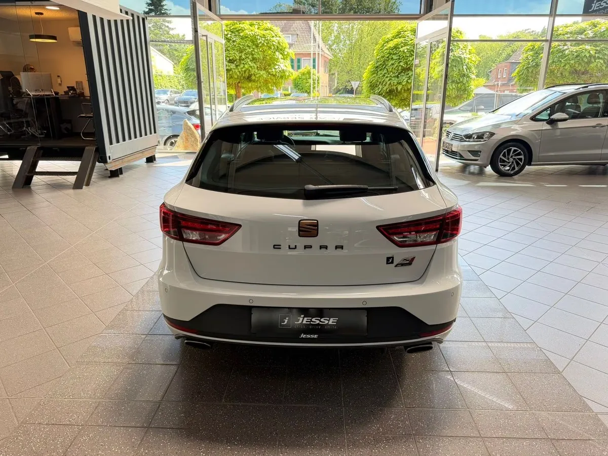 Seat Leon ST Cupra 290 ch • Boîte manuelle 6 • Toit pano • ACC • Caméras AV/AR • Cuir / Alcantara • DCC