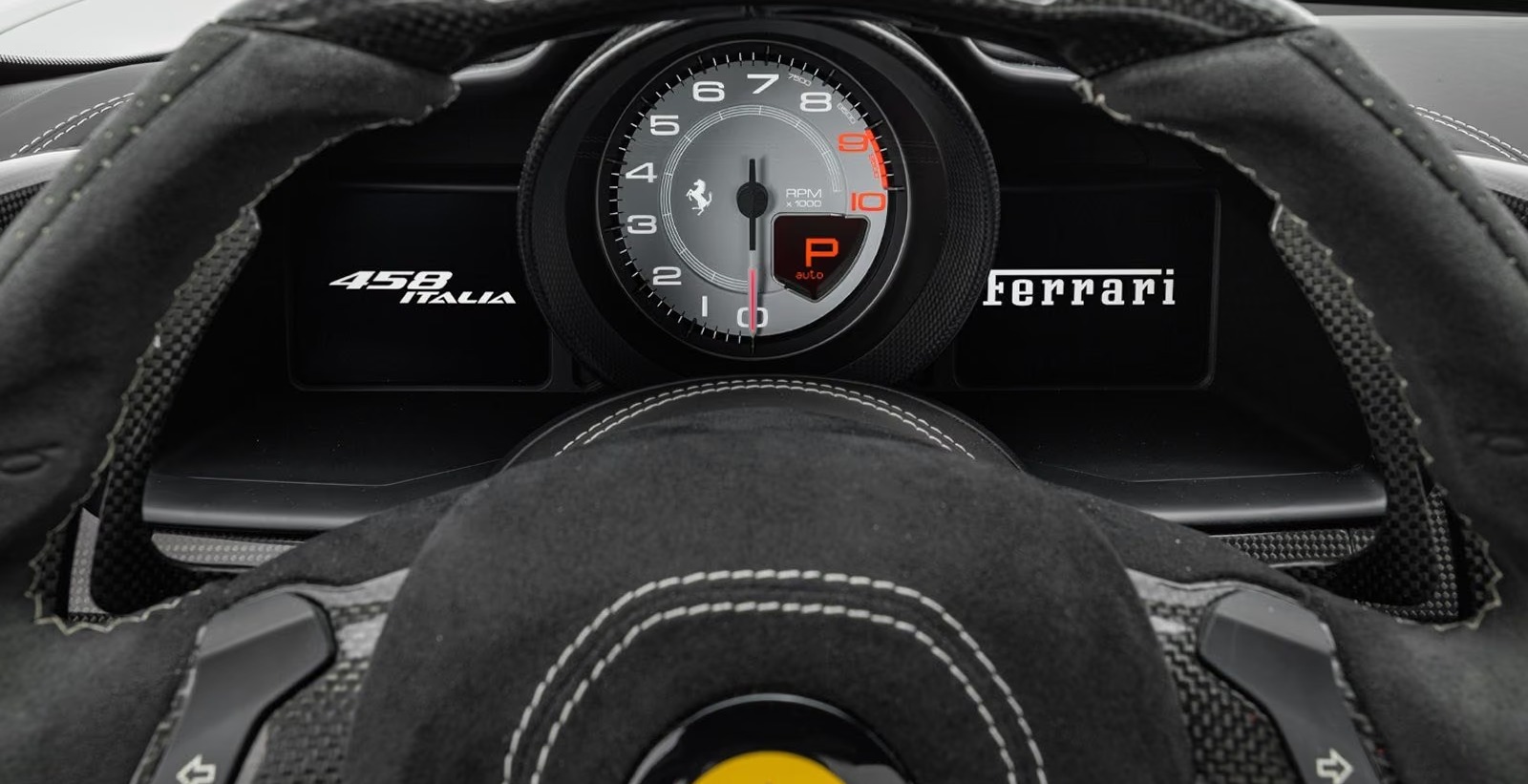 Ferrari 458 Italia V8 570 ch • Boîte F1 DCT • Baquets carbone • Pack Carbone • 48 000 km • Bianco Avus