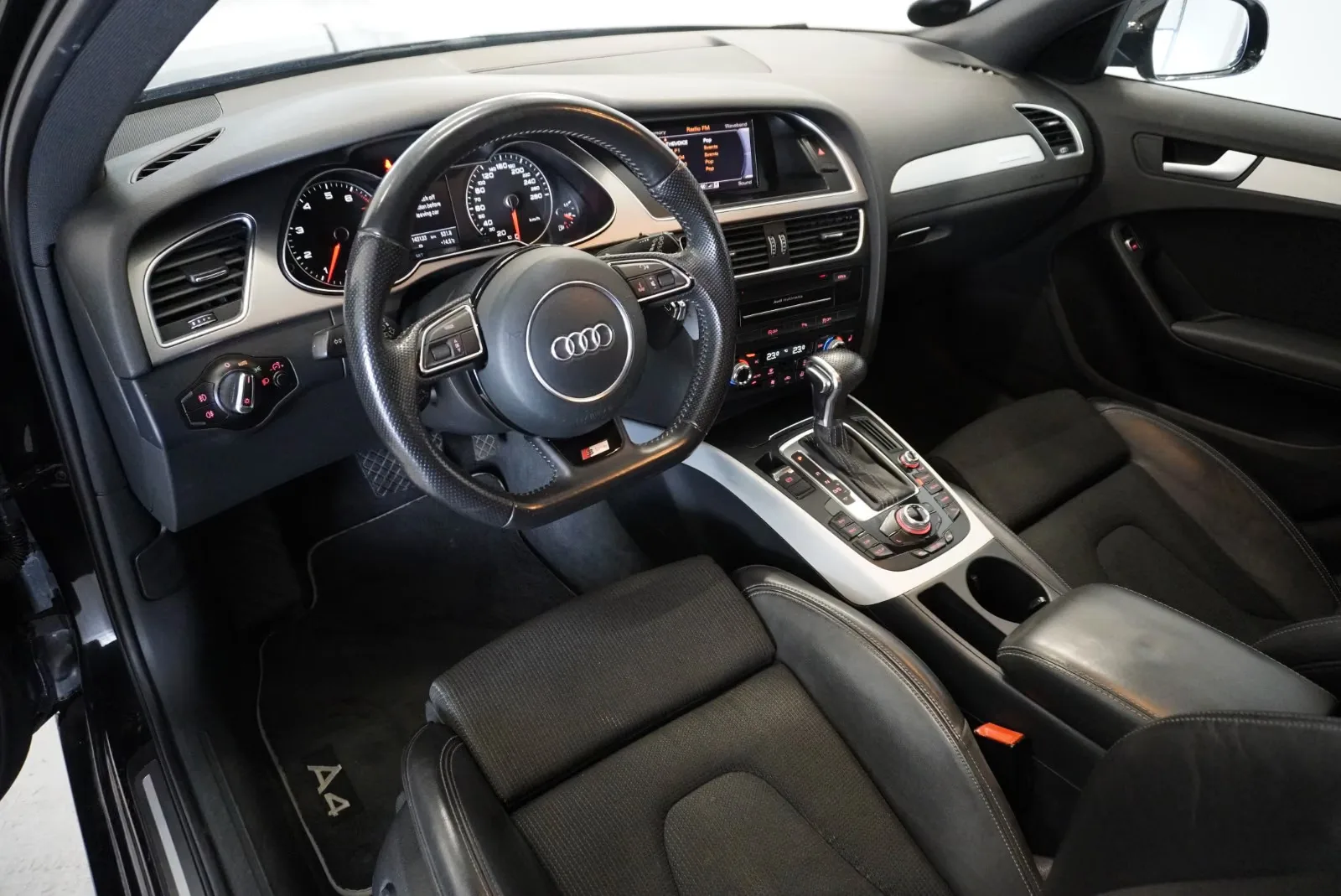 Audi A4 2.0 TFSI quattro 224 ch S line • S tronic • GPS • Radars AV/AR • Audi Sound System