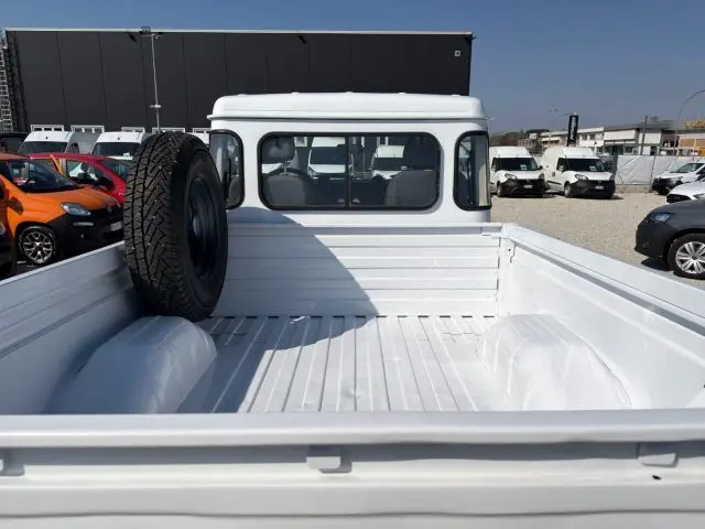 Land Rover Defender 110 2.2 TD4 Pick-up | 122 ch | BVM | Direction assistée | Verrouillage centralisé