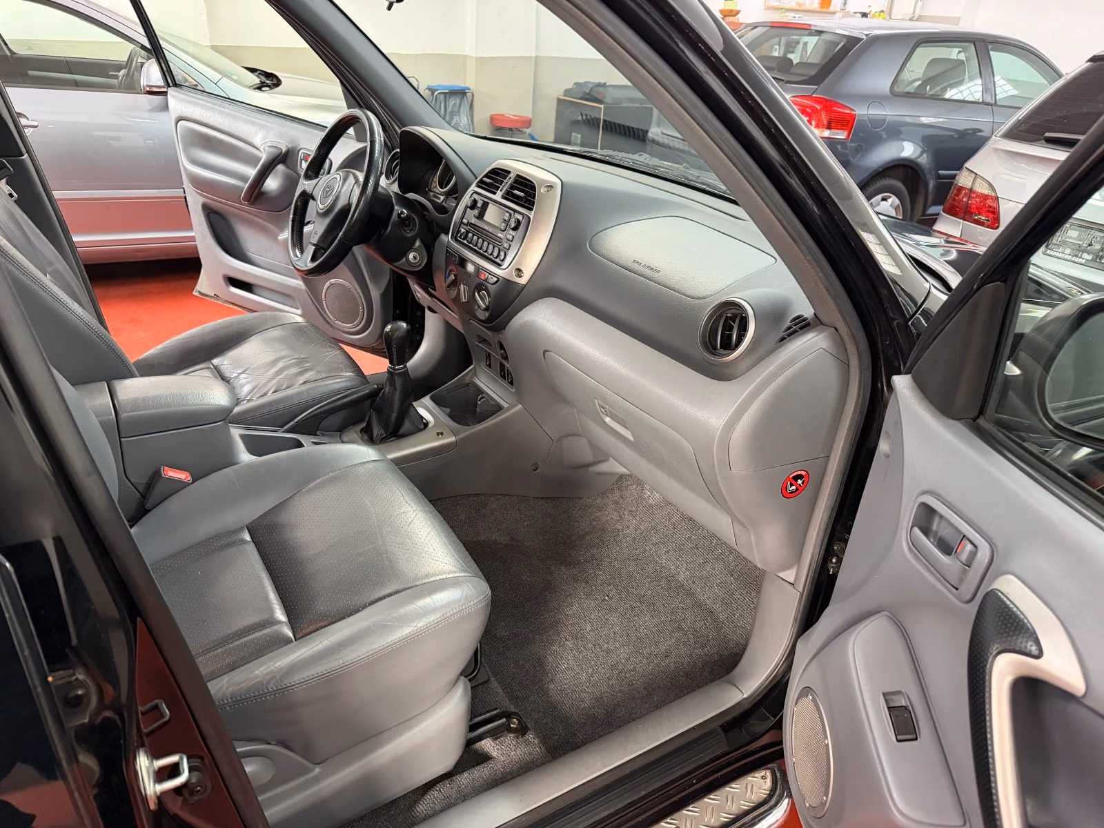 Toyota RAV4 2.0 VVT-i 150 ch 4x4 Limited • 5 portes • Cuir • Toit ouvrant • Sièges chauffants