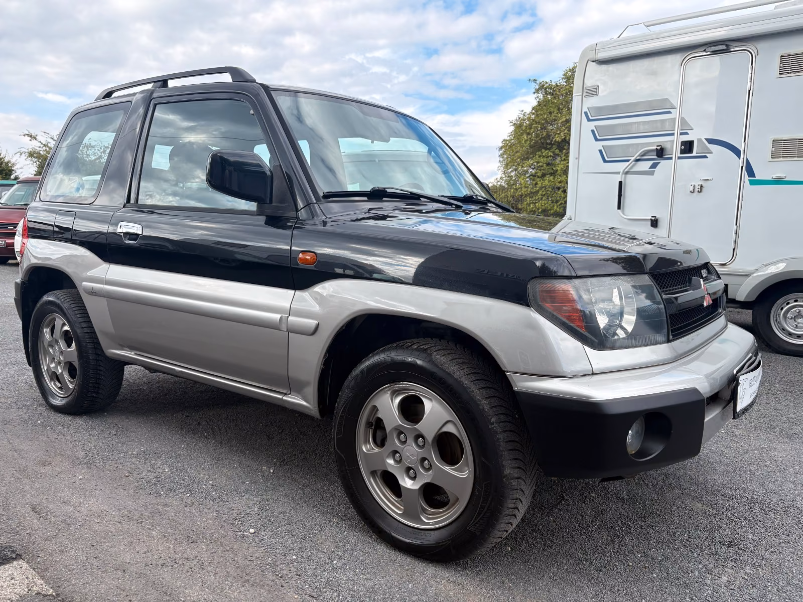 Mitsubishi Pajero Pinin 1.8 GDI 120 ch 4x4 Confort • 3 portes • Clim • Barres de toit