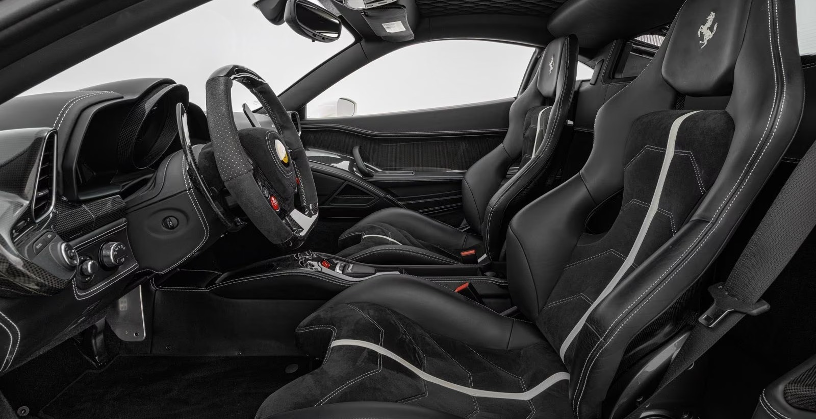Ferrari 458 Italia V8 570 ch • Boîte F1 DCT • Baquets carbone • Pack Carbone • 48 000 km • Bianco Avus