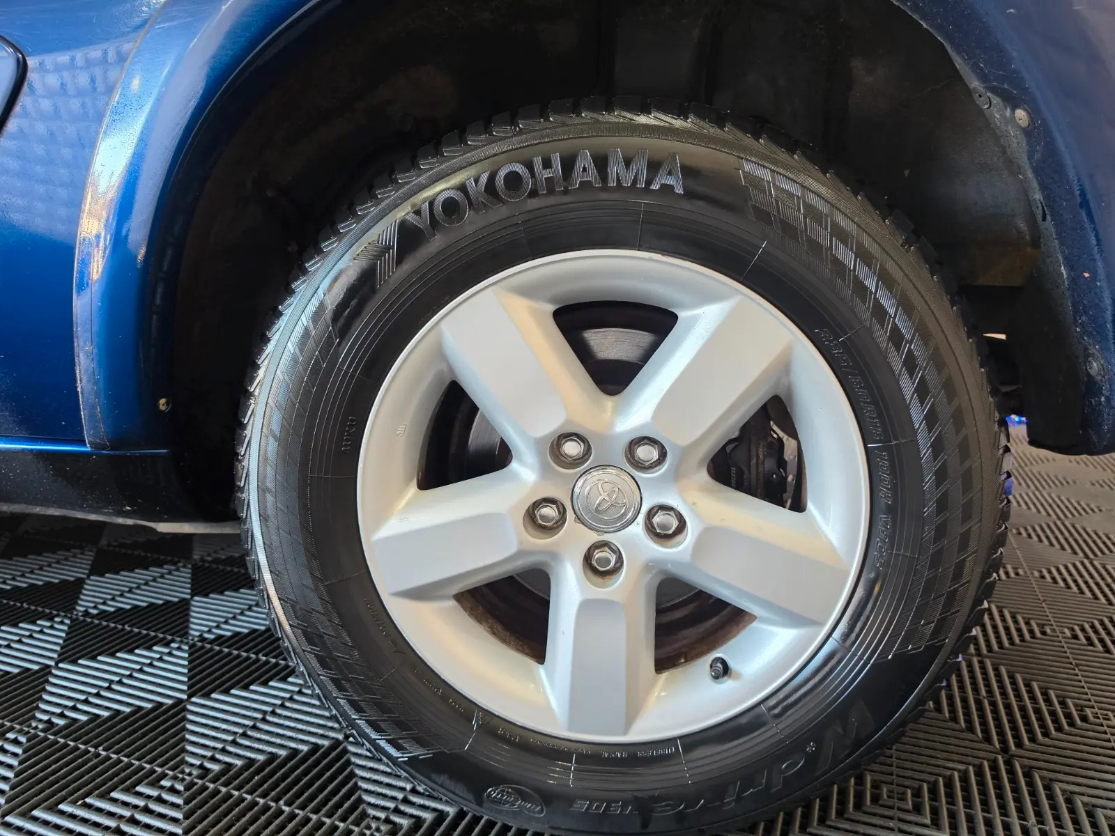 Toyota RAV4 2.0 D-4D 116 ch 4x4 Sol • 5 portes • Clim auto • Sièges chauffants • Attelage