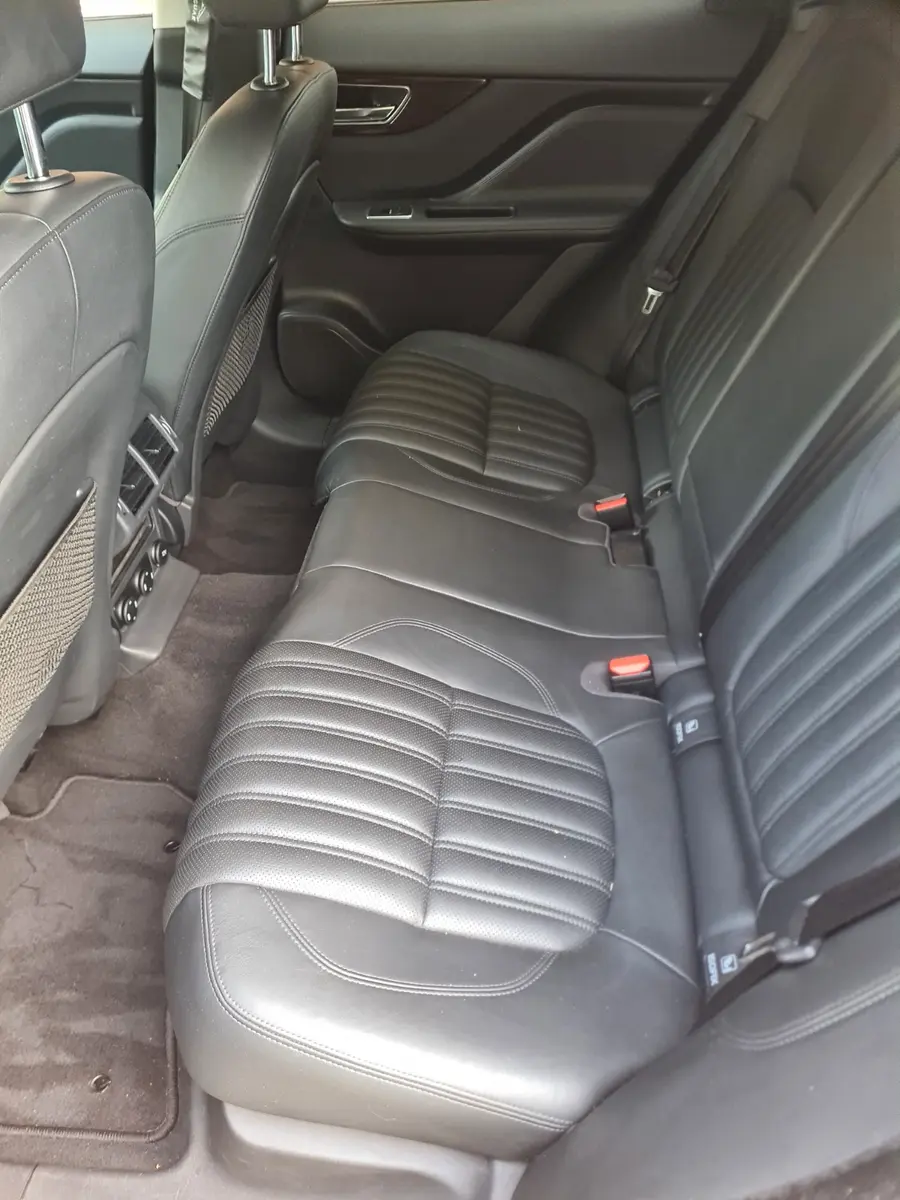 JAGUAR F-PACE PORTFOLIO AWD